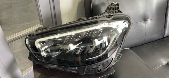 2021 Benz E350 / Driver headlight