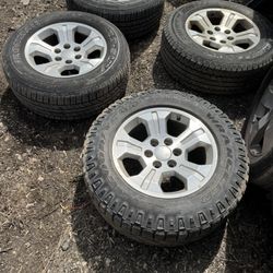 Tires And Rims 265/65R18 From Chevrolet Silverado 