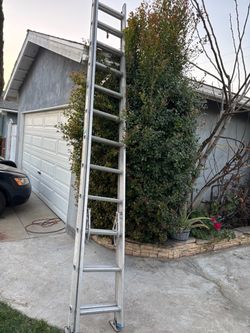 Used 24 feet Werner Extencion alluminium ladder