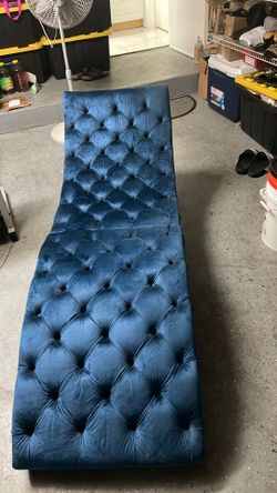 CHAISE LOUNGE