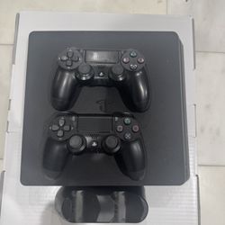 PlayStation 4 + Controller – Great Condition