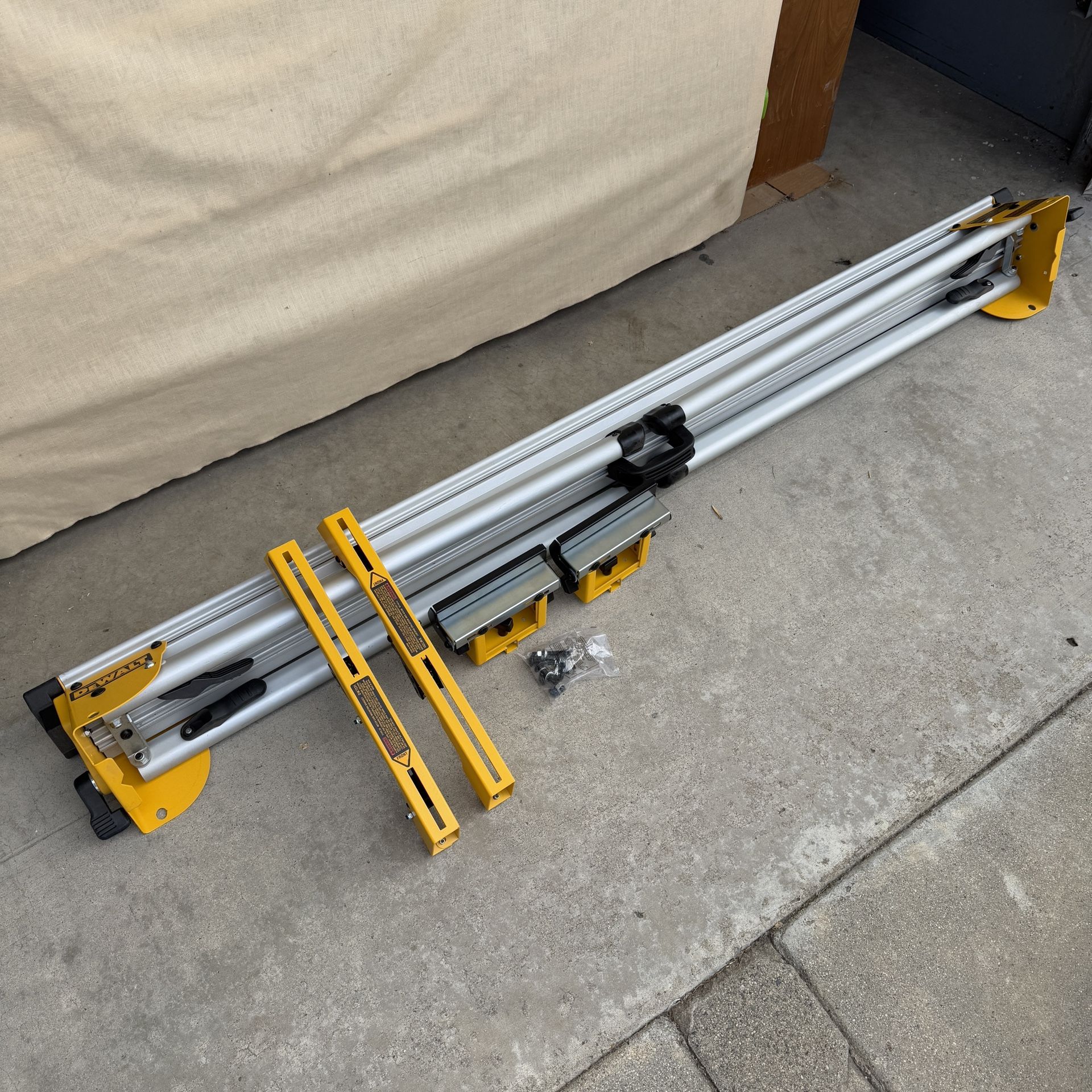(New) DEWALT DWX723 Heavy-Duty Miter Saw Stand