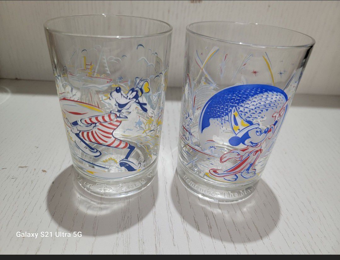 Vintage Mickey Mouse and Goofy Disney/Mcdonalds glasses
