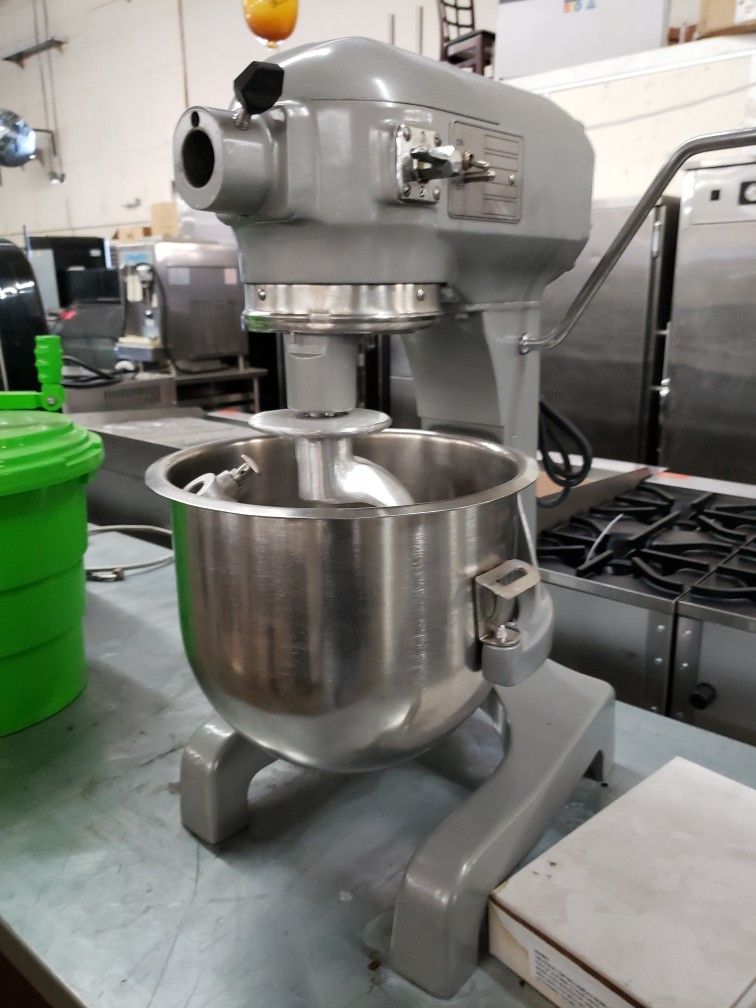 Used Hobart 20 Quart Mixer With 2 Tools **NO BOWL GUARD **