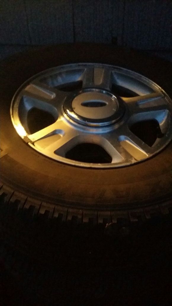 2005 Ford 17" expedition rims and tires