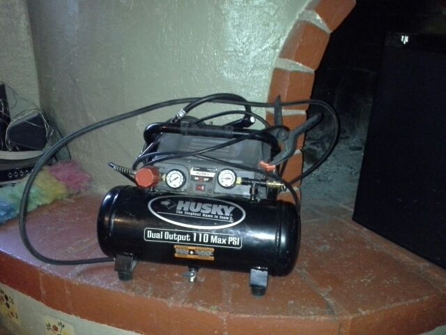 Husky dual output 110 max psi compressor 2 gal. w/ attatchments $45.00 works great