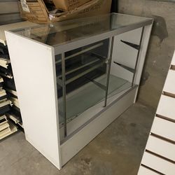 Store Displays & Gondola Shelves