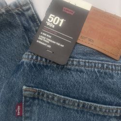 NEW Levi 90s Jeans 