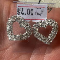 color silver or gold earrings 