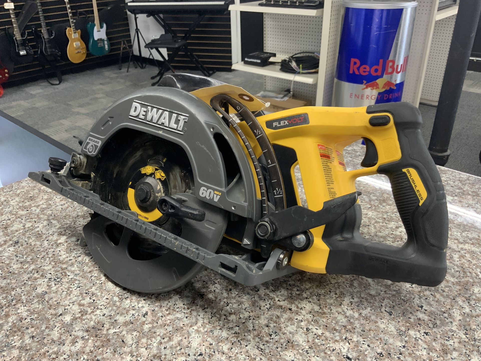 DEWALT Flexvolt Brushless 60v 7-1/4” Worm Drive Style Saw 