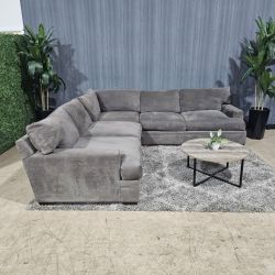 🛋️ Oversized Charcoal Sectional Sofa (Delivery Available!! )