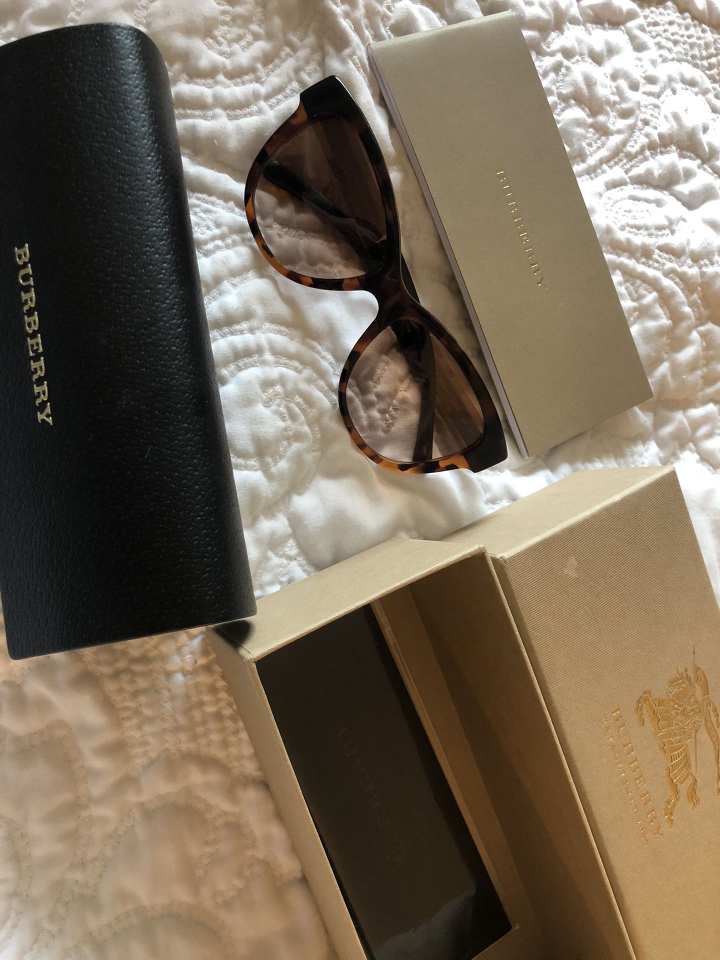 Brand new Burberry sunglasses (comes with everything in images)