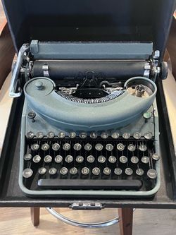 Vintage Underwood Champion Portable Manual Typewriter W/Original Case