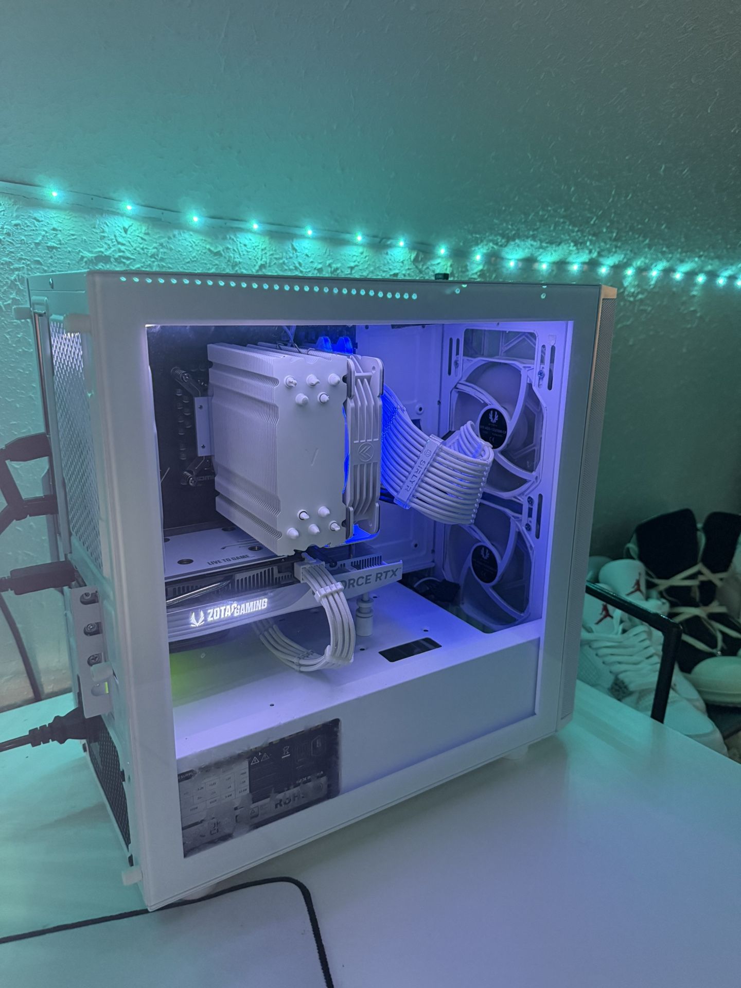 WHITE GAMING PC BUILD (2024 build) 