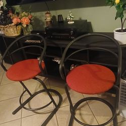 2 BAR STOOLS.