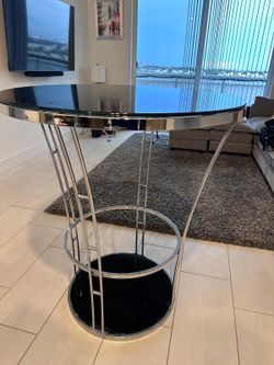 Glass round table