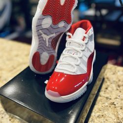 Cherry Red 11s sz 8