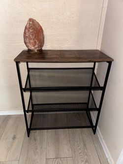 Entrance shoe rack