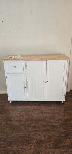 Rolling kitchen island