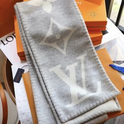LV Grey And White Scarf