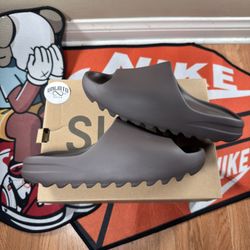 Adidas Yeezy Slide Soot