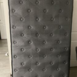 Spring Hybrid 12” Twin Mattress (new Never Used)