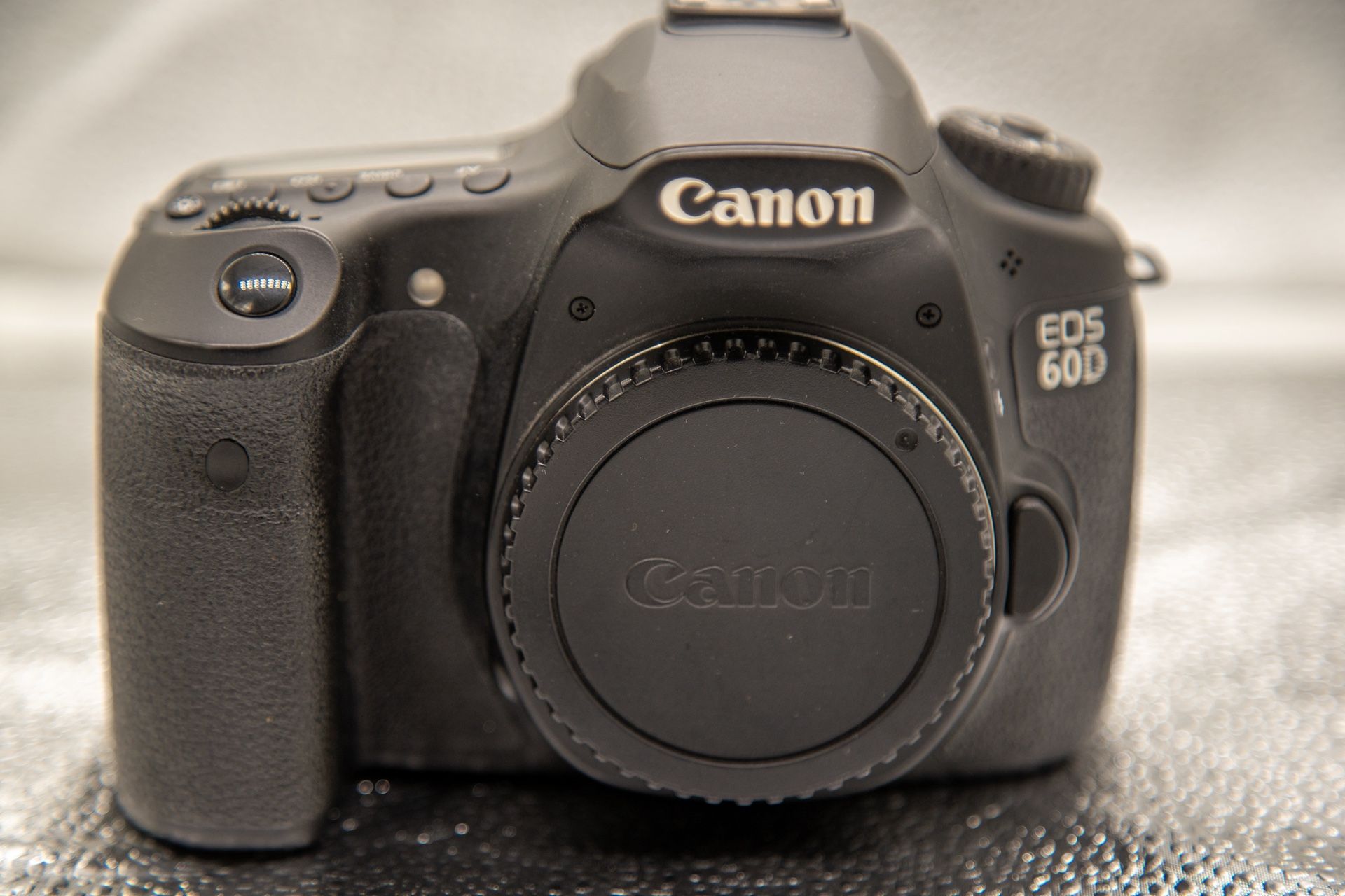 Canon EOS 60D DSLR Camera (Body Only) / Battery Grip