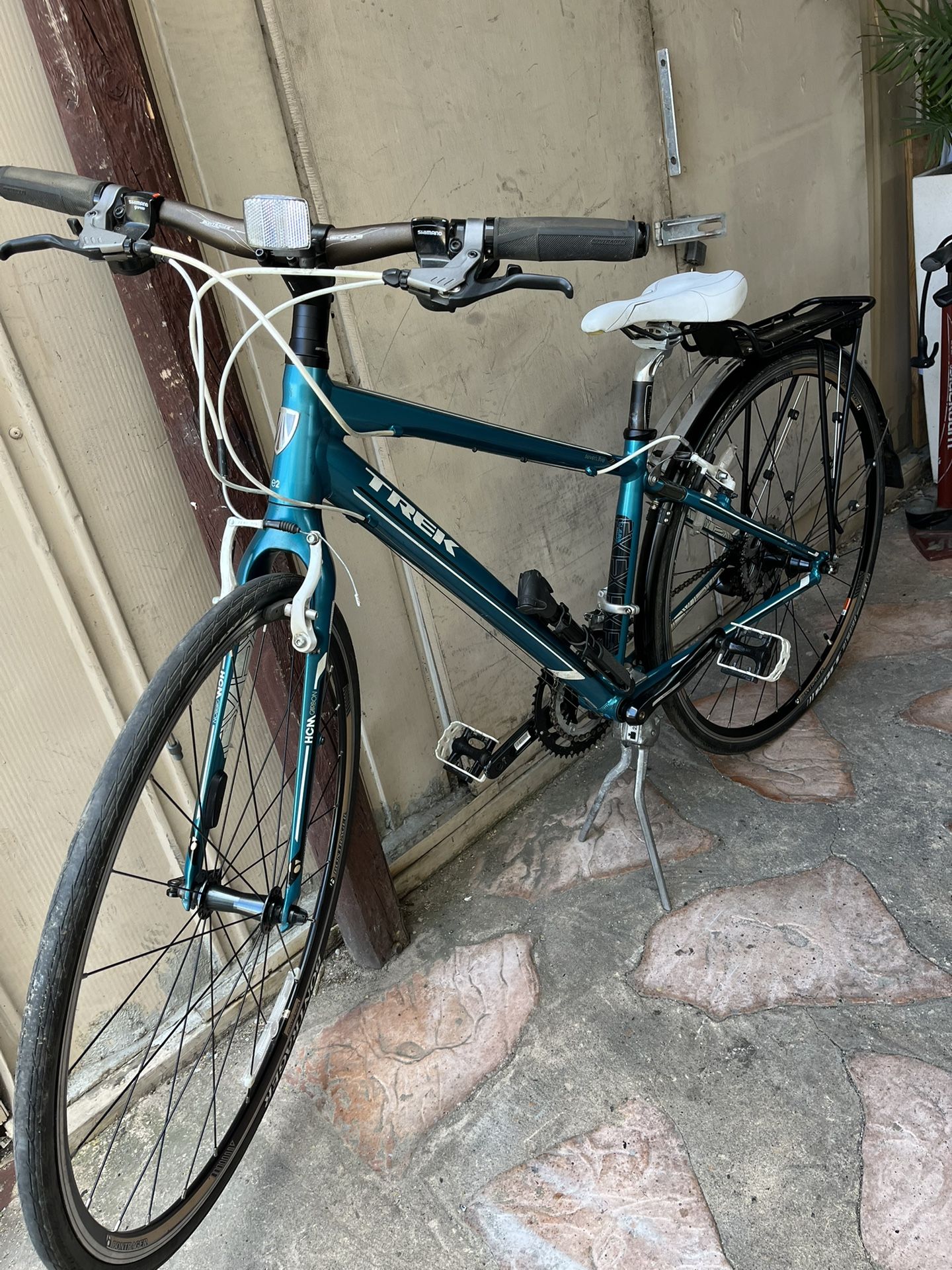 nice bike aluminum everything works good tires size 28 fast bike 24 greats good condition