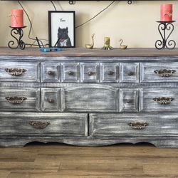 Dresser / TV Stand