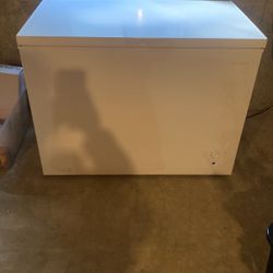 Insignia Freezer 10.2 CU/ Ft