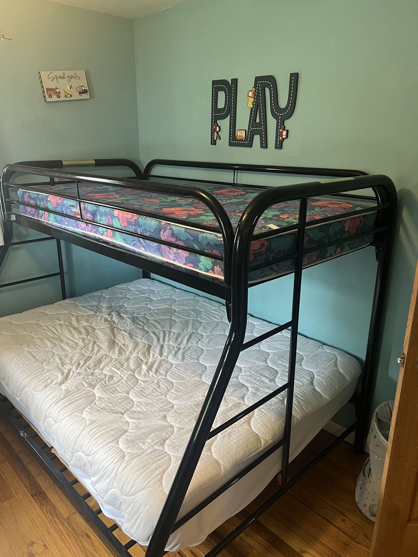 Sturdy Metal Bunk Bed