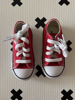 Infant converse chuck taylor low top in red size 6 NIB