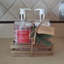 Brompton & Langley Holiday Frosted Cranberry set