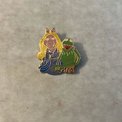 Sesame Street Vintage Miss Piggy And Kermit The Frog Pin