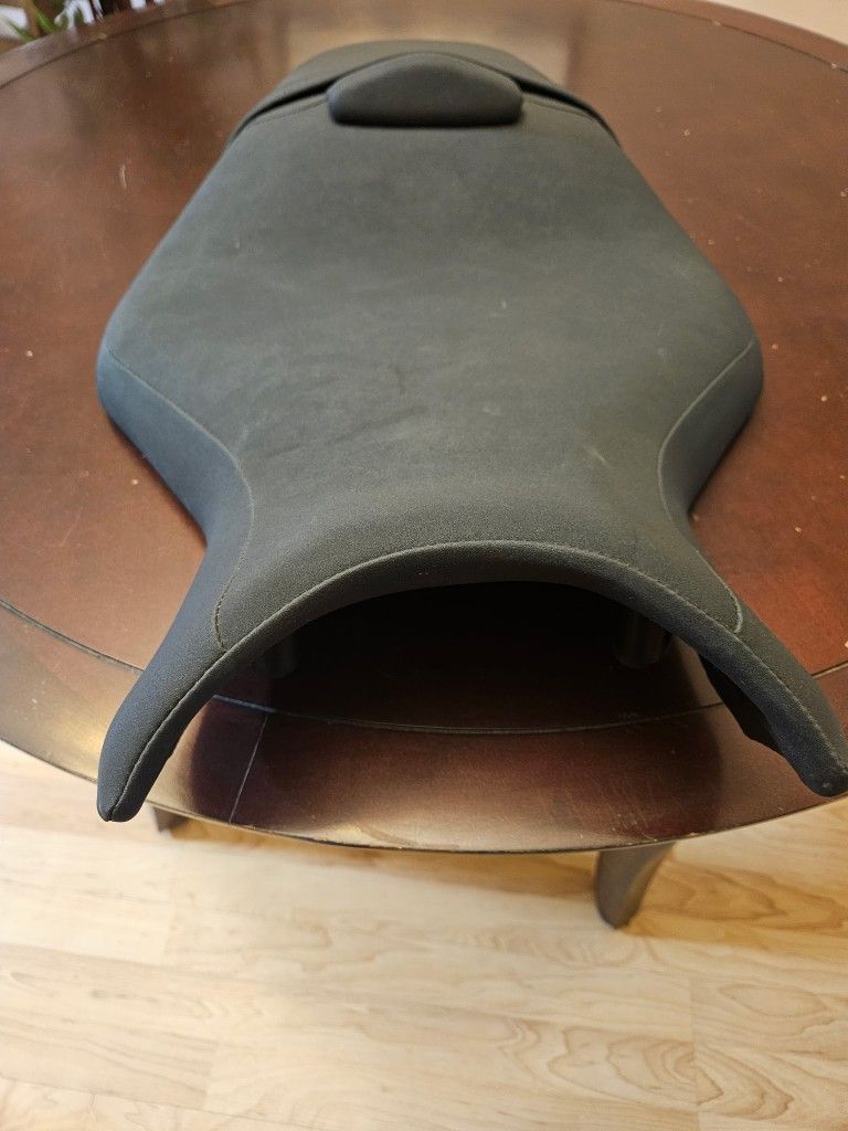 2022 MT - 10 Yamaha stock seat