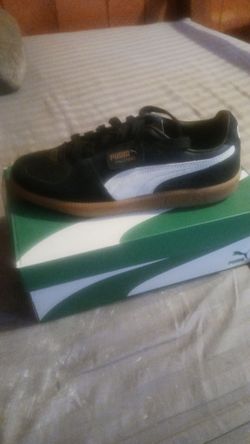 Women's  Puma  black tennis shoes
