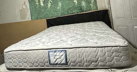 Queen Size Mattress (Colchón Queen Size)