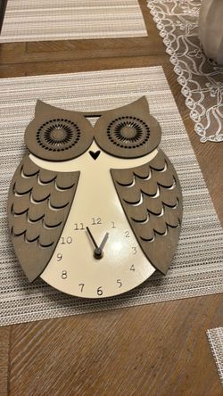 (Used but fuctional)Decorative Owl-Shaped Wall Clock
