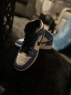 Tennis Shoes Size 7