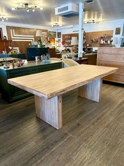 Dining Table / Light Oak / NEW!