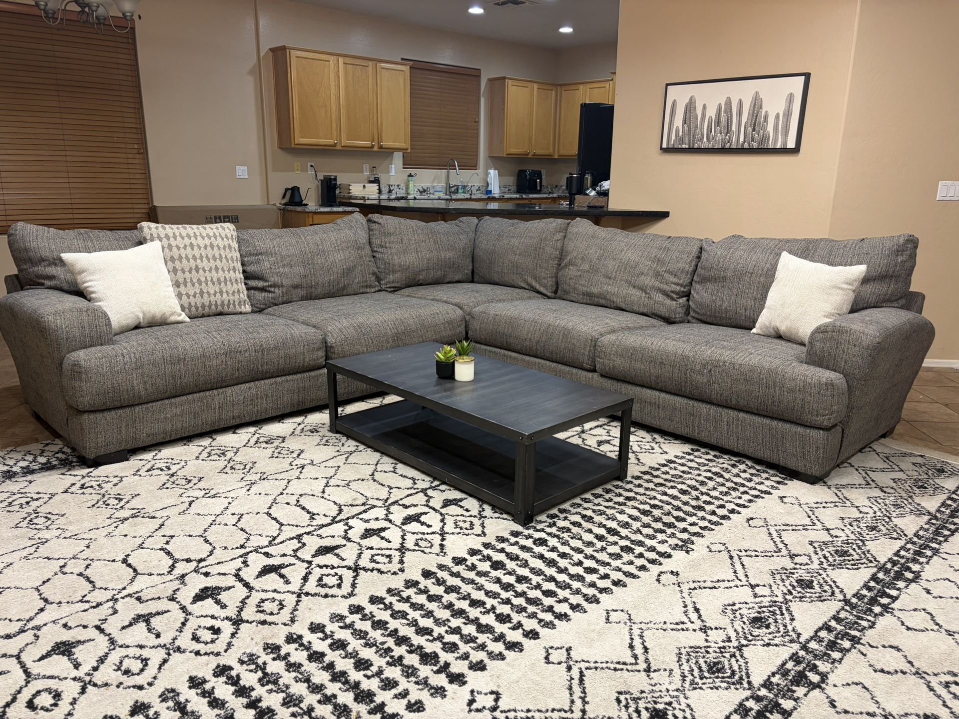 Ava Pepper 3pc Sectional W/USB