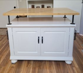 Solid wood kitchen island and barstools set