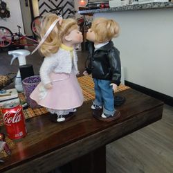 Johnny and Suzy Geppeddo Kissing Dolls 50’s Style