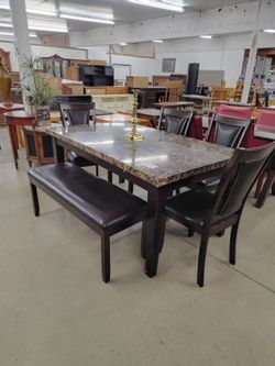 Faux marble table w/ 4 chairs & bench