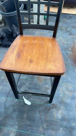 Gratis 4 Sillas En Buenas Condiciones