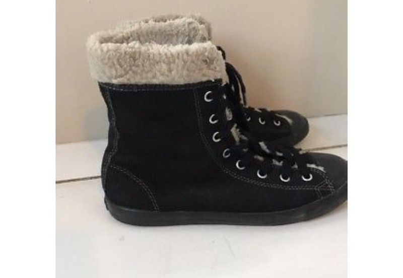 Converse Women 7.5 shoes