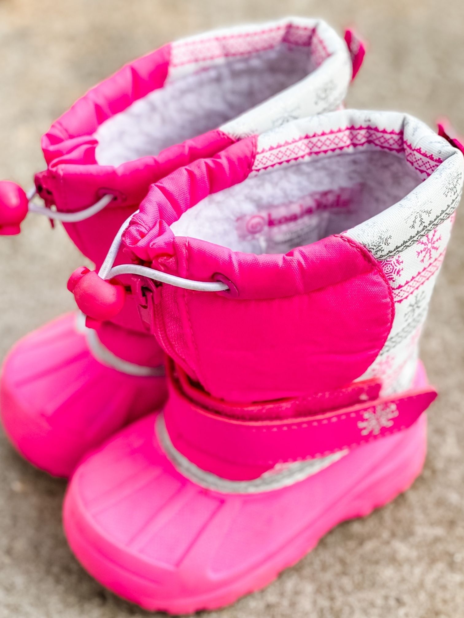Like New- Baby/Toddler Girls Pink Snow boots (size 5)