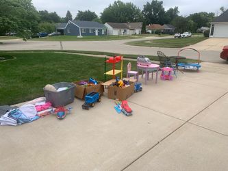 !! Garage Sale Sunday in Montgomery !!