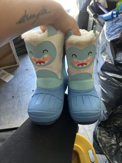 11c Snow boots