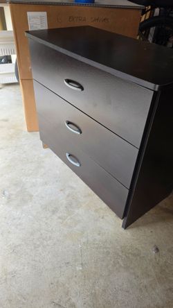 Dresser 31.5" x 28" x 15.5"